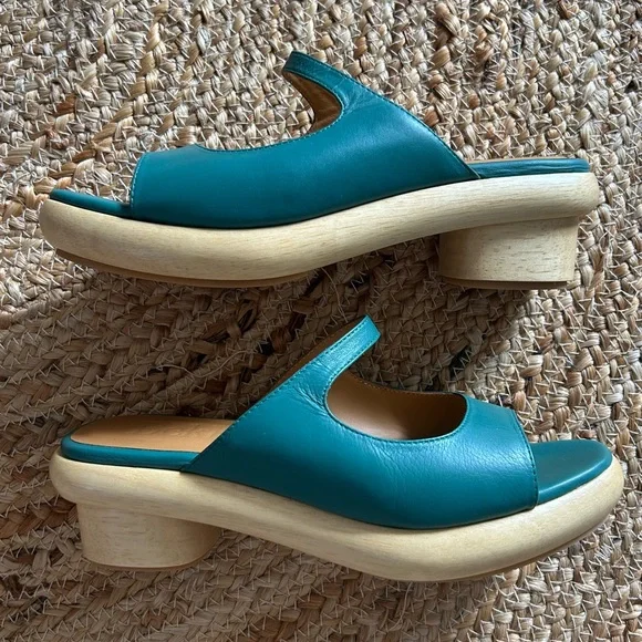 Beklina Low Sedia Sandals - Picture 4 of 6